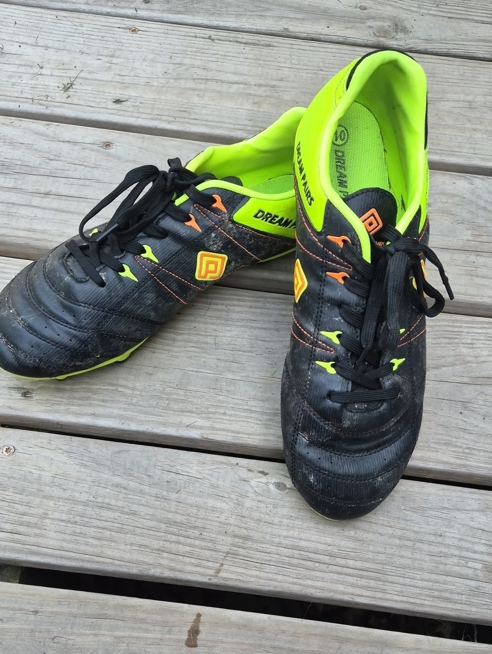 Dream Pairs Soccer Cleats